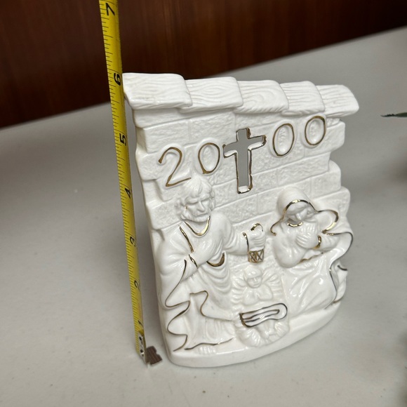 Christmas Nativity Scene ceramic Candle holder - Picture 5 of 9